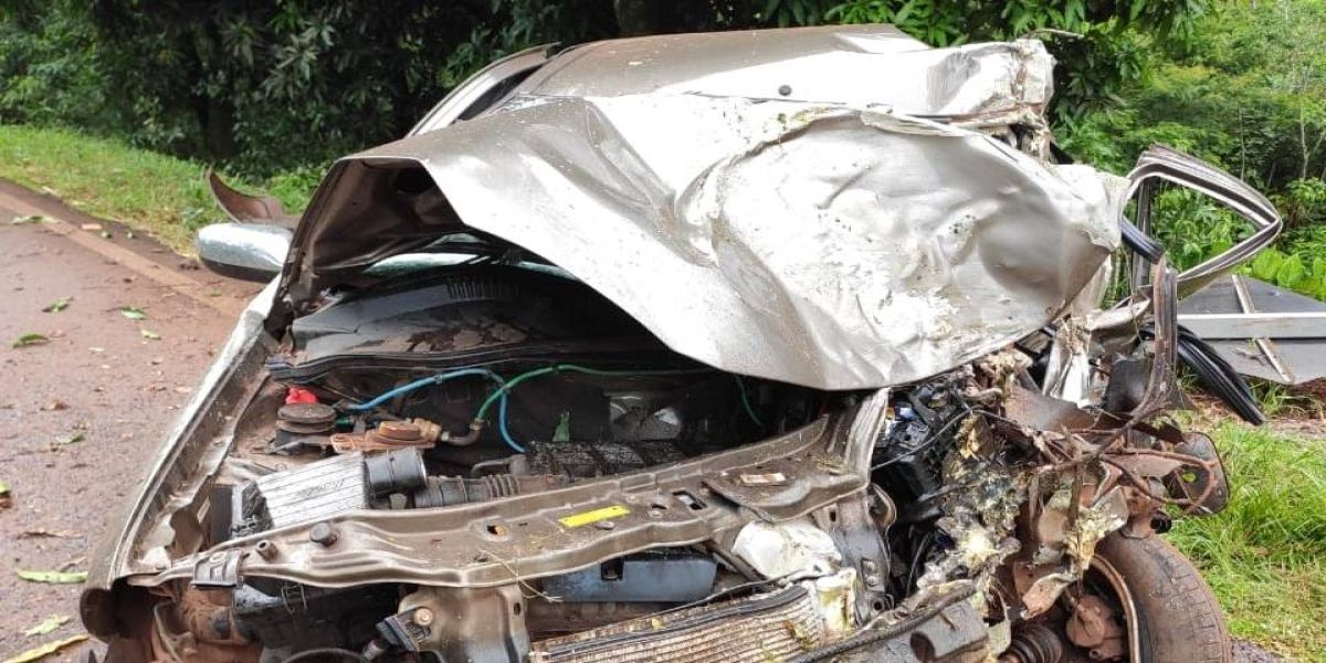Mulher de 32 anos morre após grave acidente na PR 317 em Formosa do Oeste
