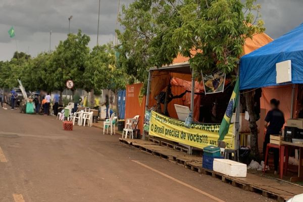 Após determinação do STF, manifestação em frente ao Exército de Cascavel é encerrada