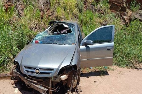 Uma pessoa fica ferida após saída de pista na BR-163 em Capitão Leônidas Marques