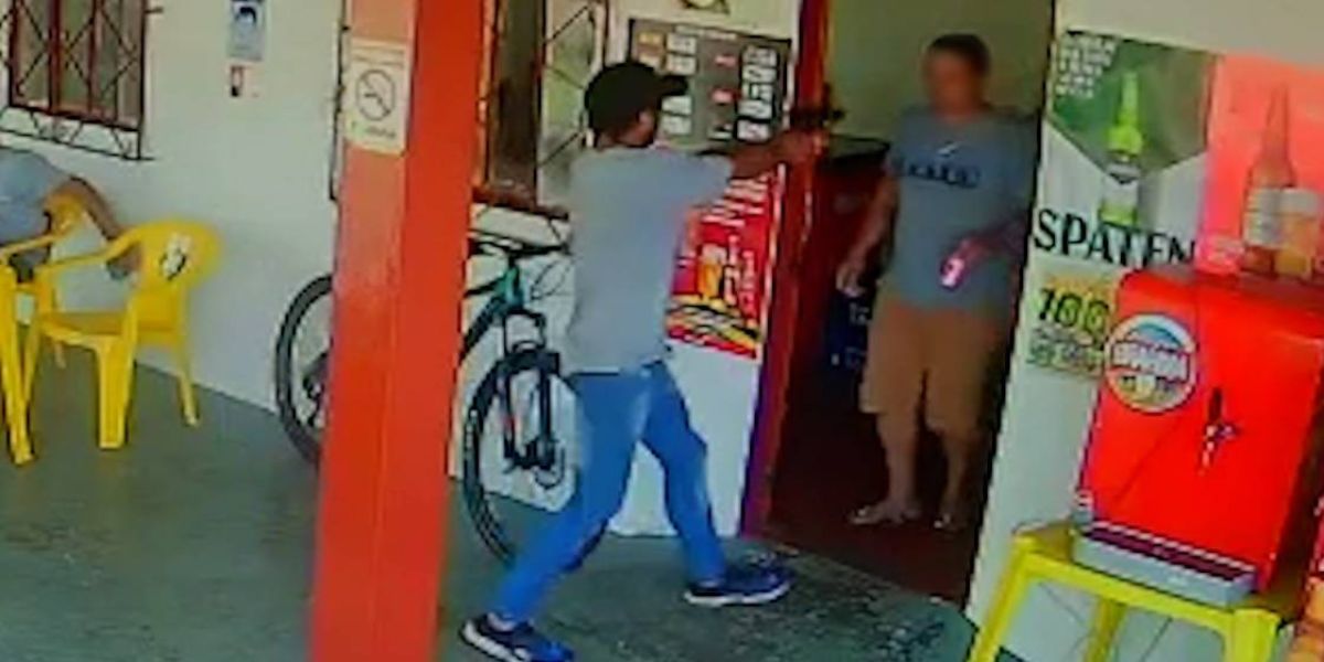 Vídeos mostram momento em que homem é assassinado a tiros no Bairro Coqueiral