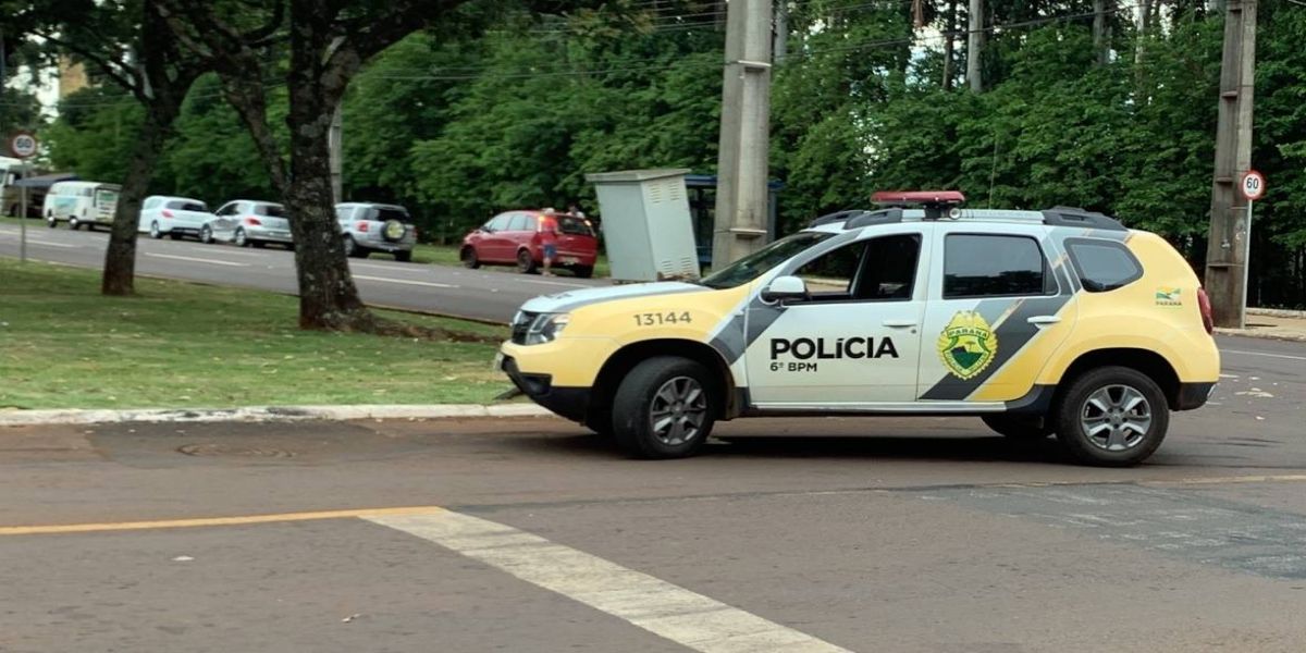 Forte colisão de trânsito é registrada na Rua Medianeira no Jardim Gramado em Cascavel