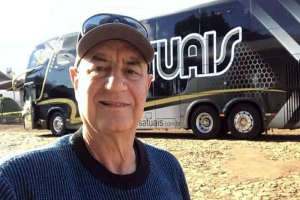 "Os Atuais" anuncia aposentadoria de Pino, vocalista da banda há mais de 50 anos