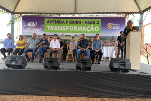 Imagem referente a notícia: Município de Cascavel dá o start à grandiosa obra de reurbanização da Avenida Piquiri