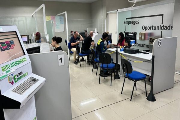 Salas do Empreendedor atenderam mais de 190 mil pequenas empresas no Paraná, em 2022