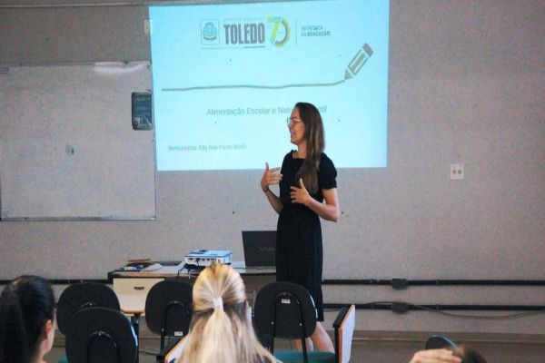 Novos professores e professoras de Toledo participam de qualificação