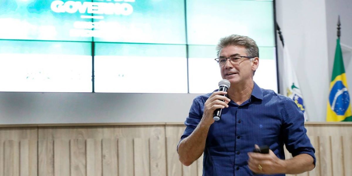 Paranhos determina estudo para a implantação do Banco do Servidor