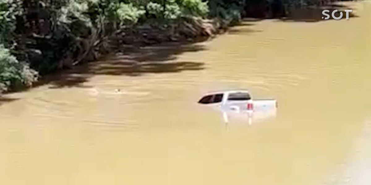 Após perder controle da direção, caminhonete cai no rio Chopim