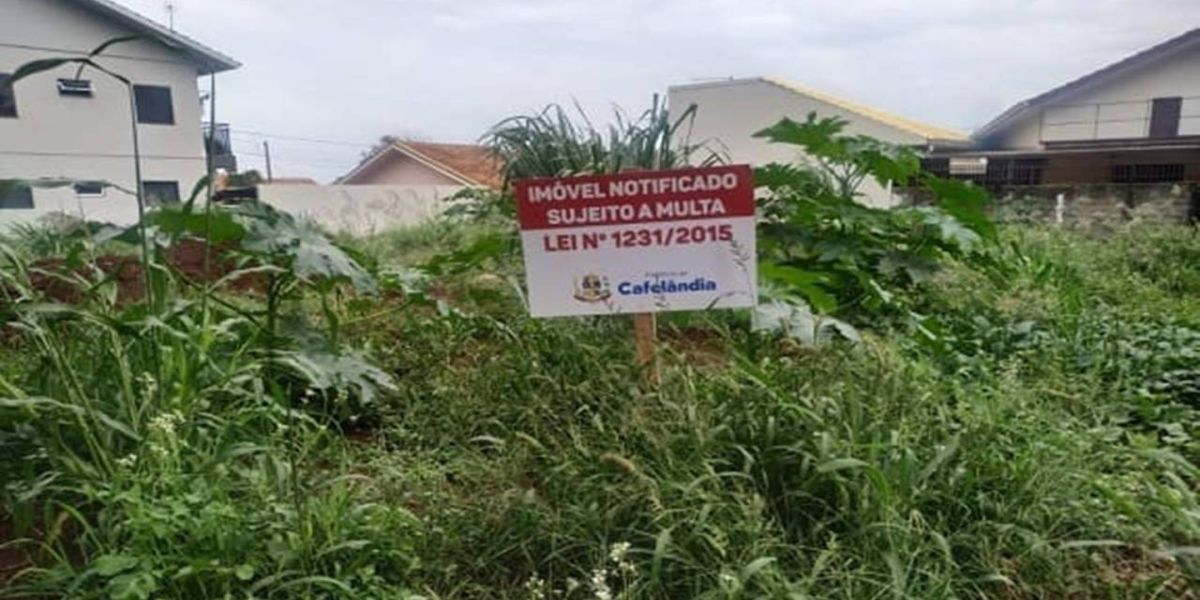 Departamento de Fiscalização alerta população para limpeza de terrenos sujos em Cafelândia