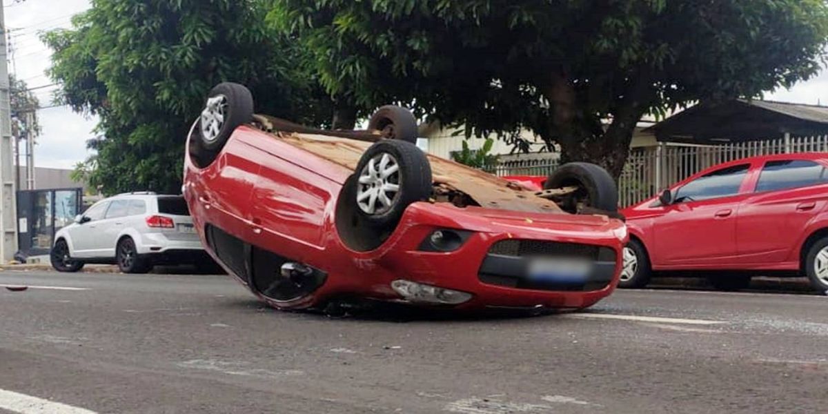 Capotamento é registrado na Rua Marechal Cândido Rondon
