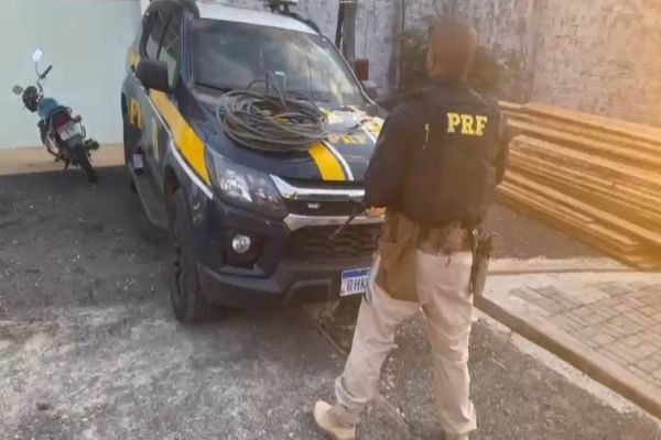 Imagem referente a notícia: Seis pessoas são detidas pela PRF por furto de cabos de energia elétrica na BR-277