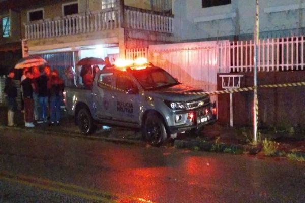 Homem de 45 anos é morto na frente da filha de 6 anos em Curitiba