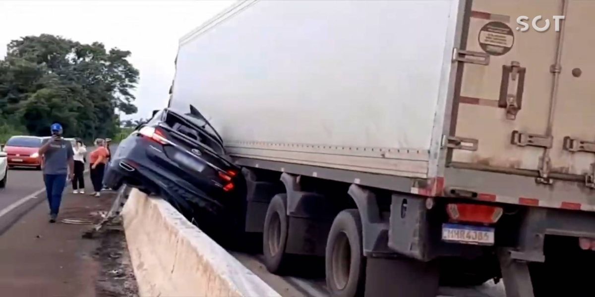 Engavetamento envolvendo vários veículos é registrado na BR-163 em Lindoeste