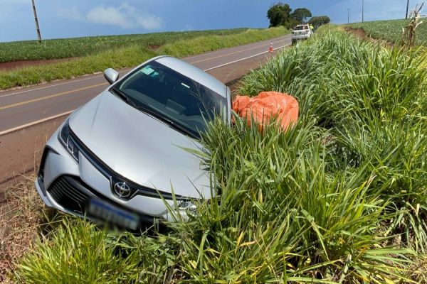 Imagem referente a notícia: Colisão entre Ônix e Corolla é registrada na BR-369 em Ouro Verde do Piquiri