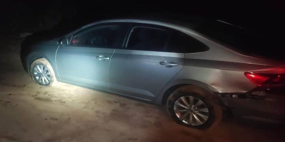 Bandidos atiram contra veículo em assalto na PR-323; Cerca de R$ 20 mil em produtos foram levados