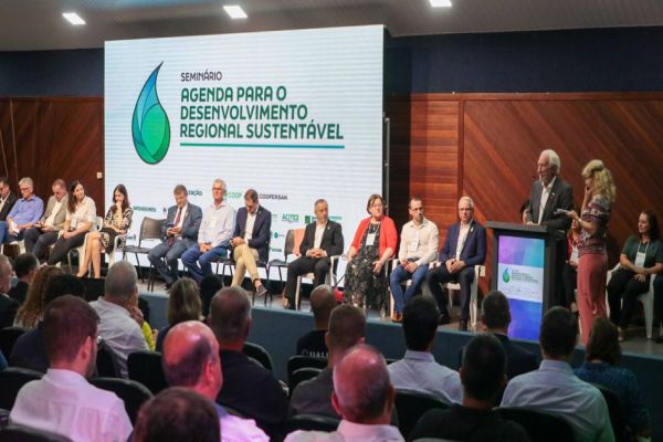 Em parceria com iniciativa privada, Governo discute agropecuária sustentável em Toledo