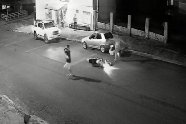 Imagem referente a notícia: Câmera de segurança registra duplo homicídio no Bairro Morumbi