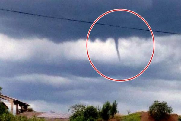 Nuvem-funil, que pode dar origem a tornado, é vista em Nova Santa Rosa e Novo Sarandi