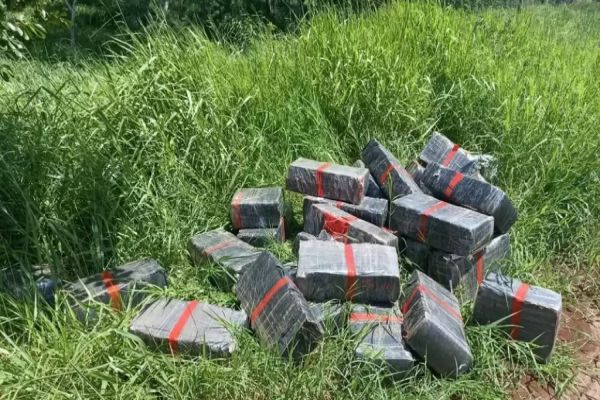 Mulher tem carga de 700kg maconha roubada na Estrada Boiadeira e chama a polícia