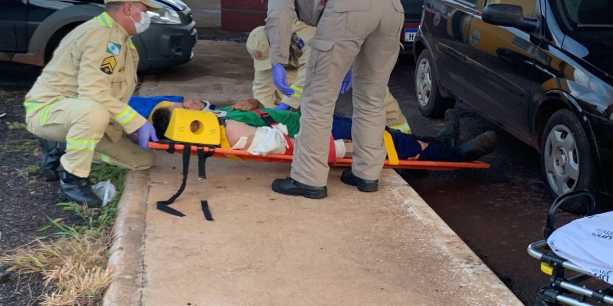 Homem fratura braço após capotamento no distrito de São João do Oeste em Cascavel