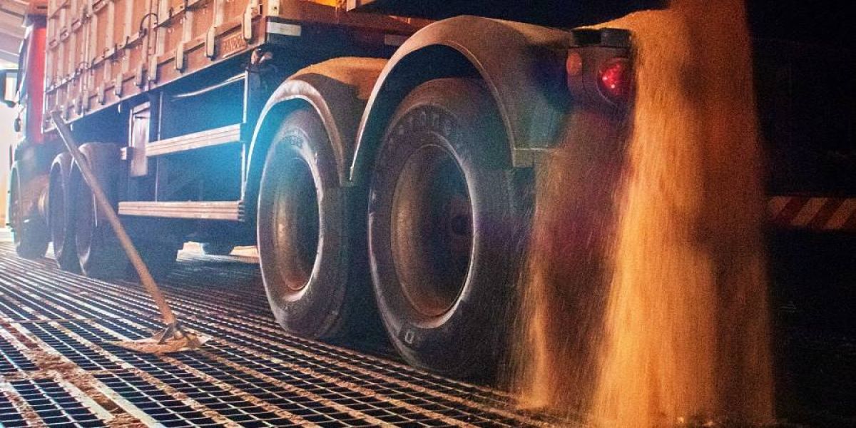 Gaeco cumpre 14 ordens judiciais contra grupo criminoso envolvido em desvio de cargas no PR e SP