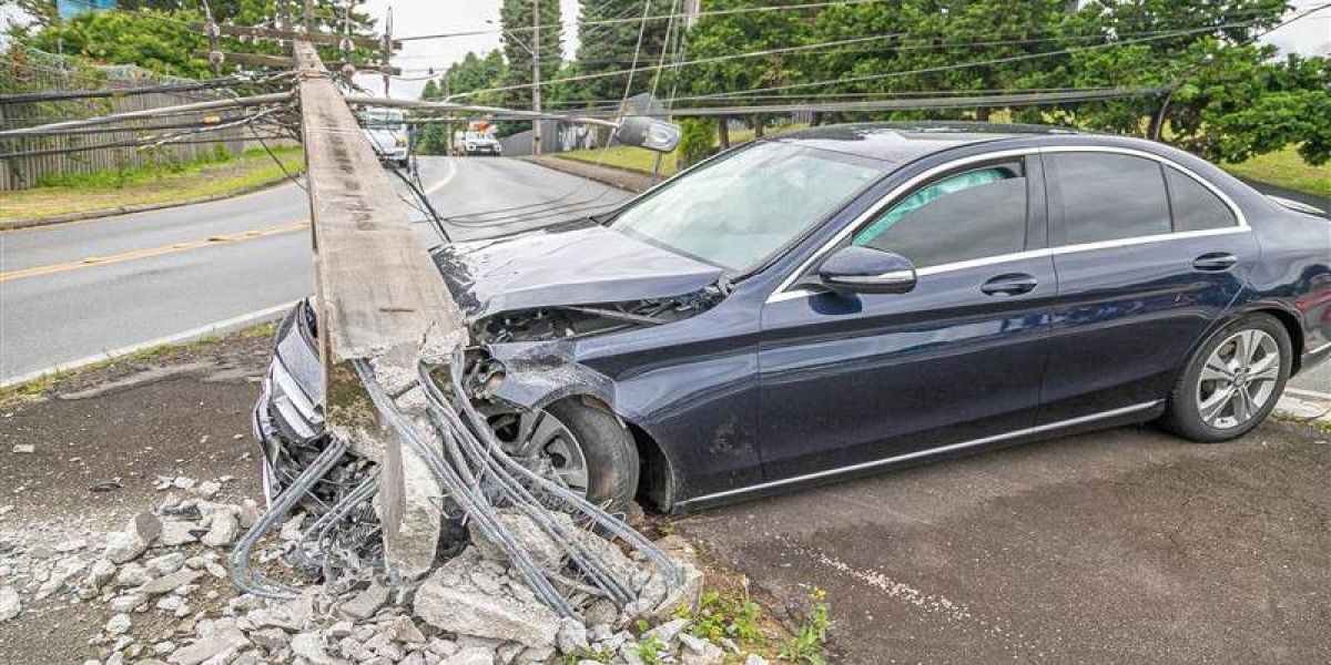 Batidas de veículos em postes geraram 3,6 mil substituições no Paraná