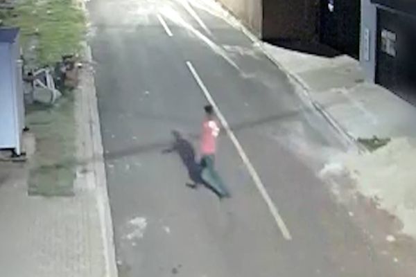 Imagem referente a notícia: Containers são furtados no Bairro Lago Azul; Moradores estão preocupados com a segurança