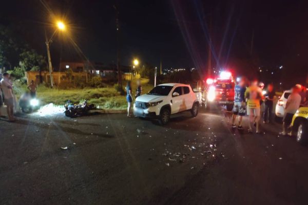Motociclista sofre múltiplas fraturas após colisão envolvendo três veículos no Bairro Floresta