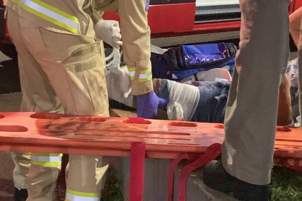 Imagem referente a notícia: Motociclista de 40 anos fratura patela esquerda após colisão no Bairro Floresta