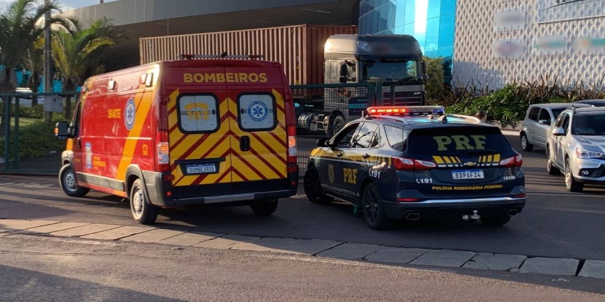 Homem de 21 anos sofre escoriações após colisão na marginal da BR-277 em Cascavel