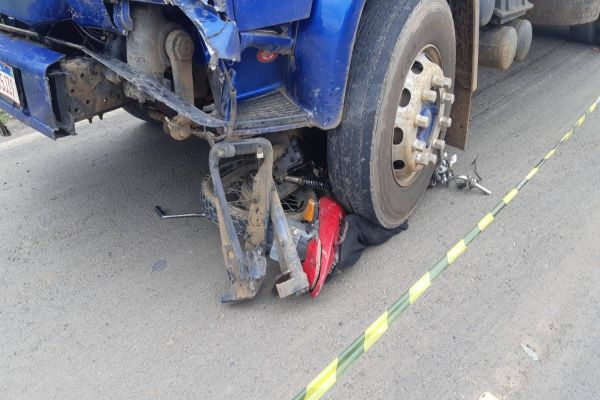 Motociclista morre em grave acidente com caminhão na BR-373; Caminhoneiro foi preso por embriaguez