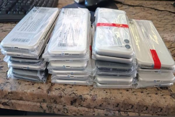 Imagem referente a notícia: PRF apreende celulares escondidos junto ao corpo de uma mulher, na BR-277 em Céu Azul