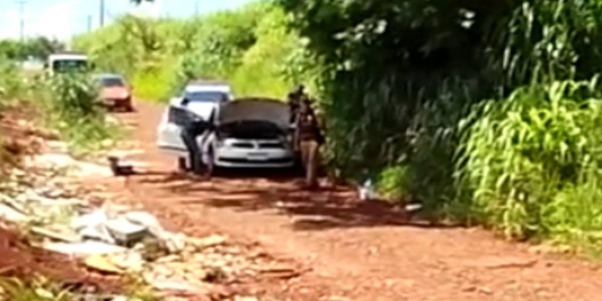 Carro de policial é encontrado com marcas de tiro e sangue em Londrina