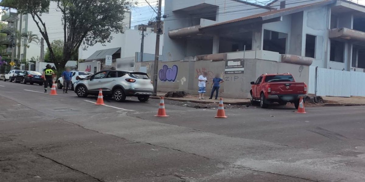 Criança de seis anos fica ferida após forte colisão na Rua President Kennedy