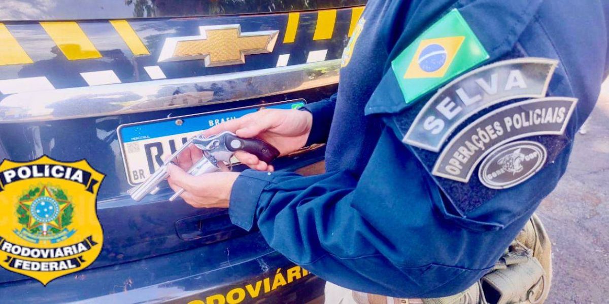 PRF prende homem por porte ilegal de arma de fogo que disse ter ganhado de presente no Paraguai