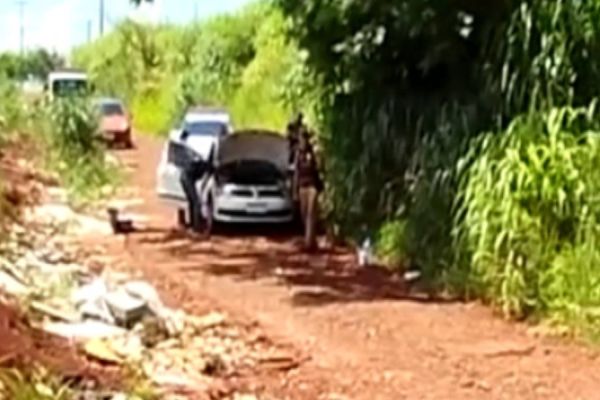 Carro de policial é encontrado com marcas de tiro e sangue em Londrina