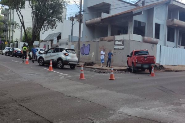 Criança de seis anos fica ferida após forte colisão na Rua President Kennedy