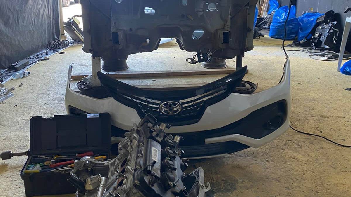 Polícia Militar prende quatro pessoas em barracão utilizado para desmanche de veículos