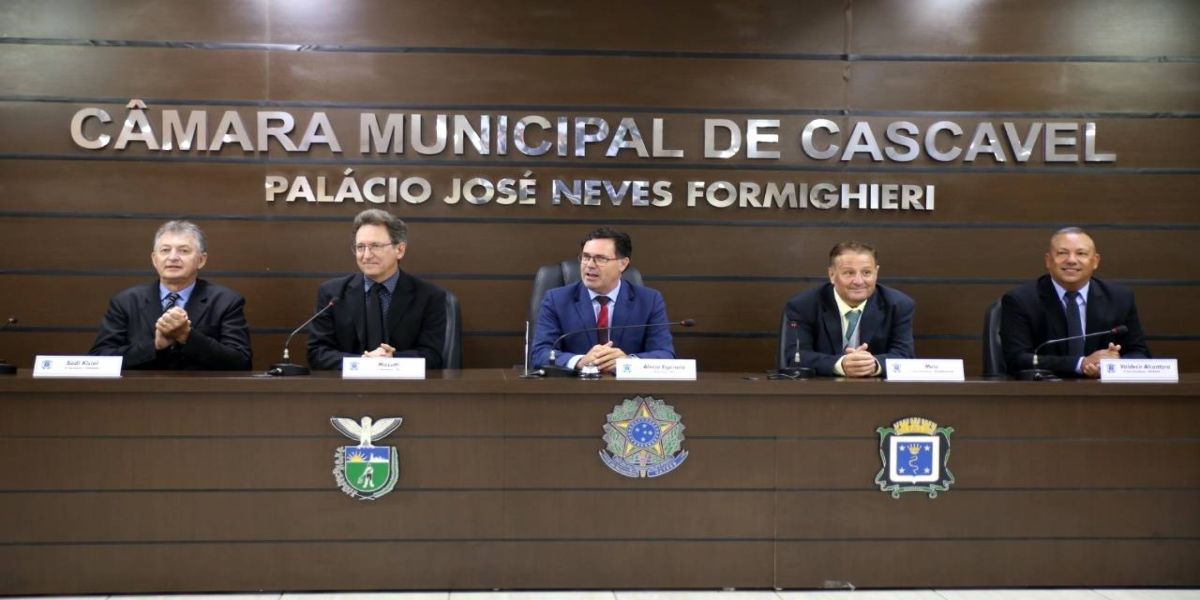 Mesa Diretora da Câmara de Cascavel toma posse com Alécio Espínola presidente
