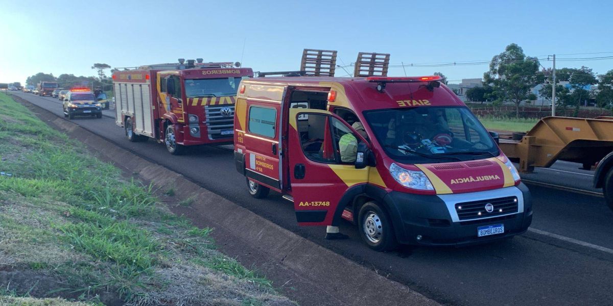 Pneu de moto estoura e motociclista acaba caindo na BR-277, em Cascavel