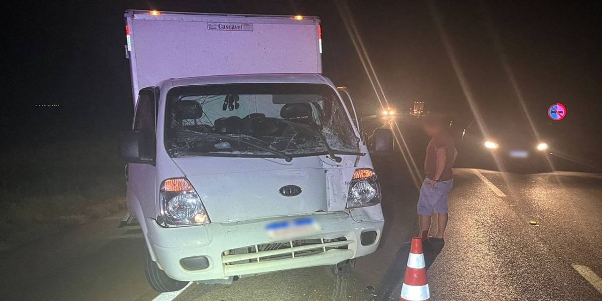 Forte colisão traseira entre dois veículos é registrada na BR-369 entre Corbélia e Cascavel
