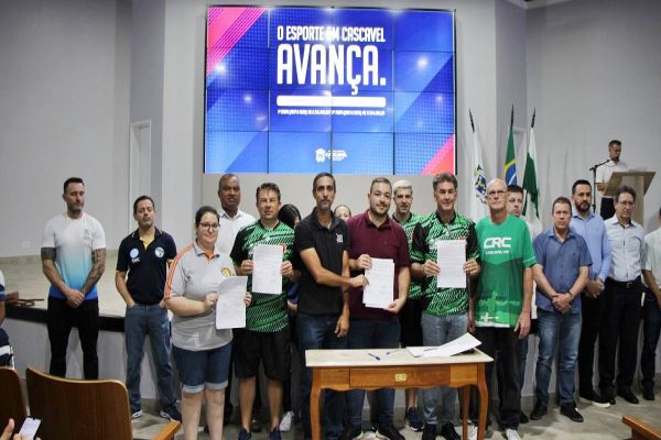 "É uma conquista que não abriremos mão dela", diz Paranhos ao assinar chamamento público do esporte