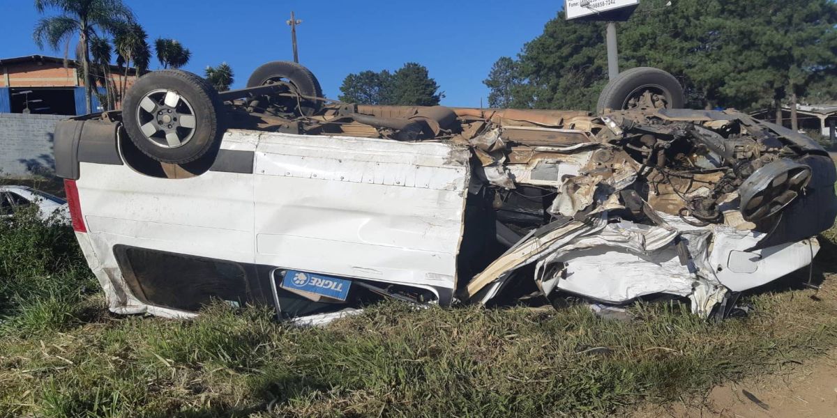 Duas pessoas ficam feridas após forte colisão BR-373 nos campos gerais do Paraná