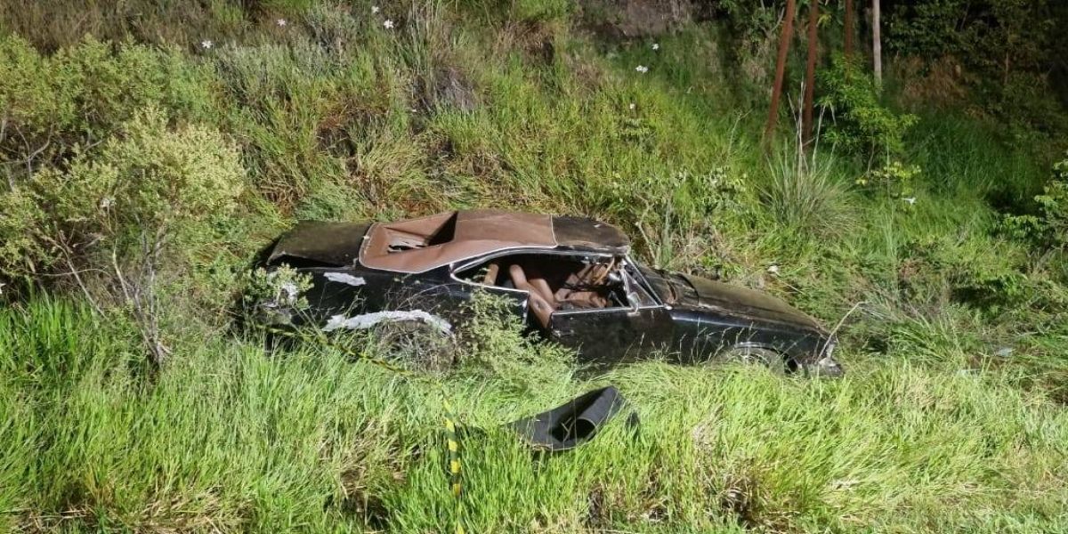 Homem morre em capotamento de veículo na PR-182