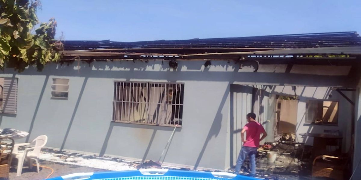 Residência de alvenaria fica destruída após incêndio em Céu Azul