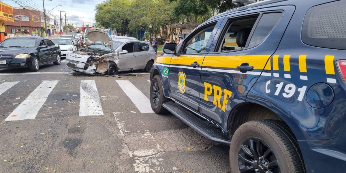 PRF realiza apreensão de drogas após receber denúncia de direção perigosa na BR-373