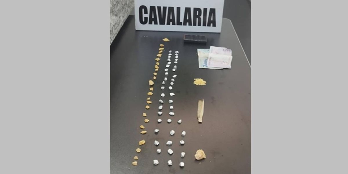 Casal é detido pela Polícia Militar com 70 pedras de crack na Rodoviária de Cascavel
