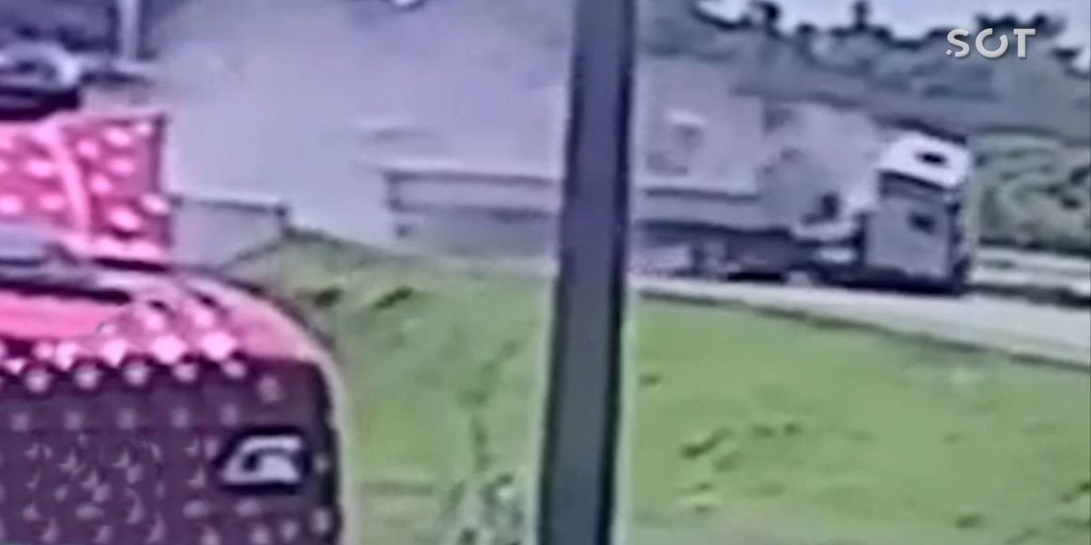 Carro envolvido em acidente fatal é flagrado na contramão da BR-277 antes da batida contra carreta