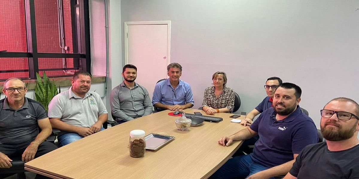 Secretário de Administração de Toledo conhece sistema de compras da Prefeitura de Cascavel