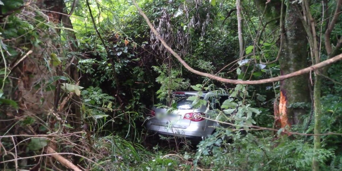 Homem morre e outras três pessoas ficam em estado grave após saída de pista na BR-277