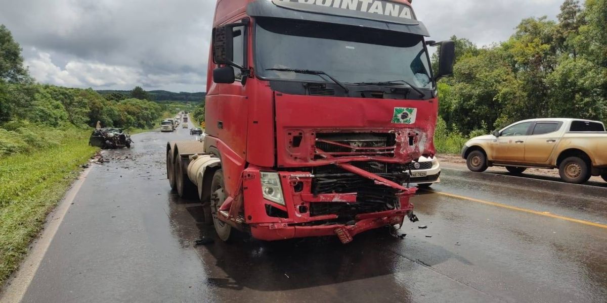 Cascavelense morre após forte colisão entre carro e caminhão na BR-277 em Guarapuava